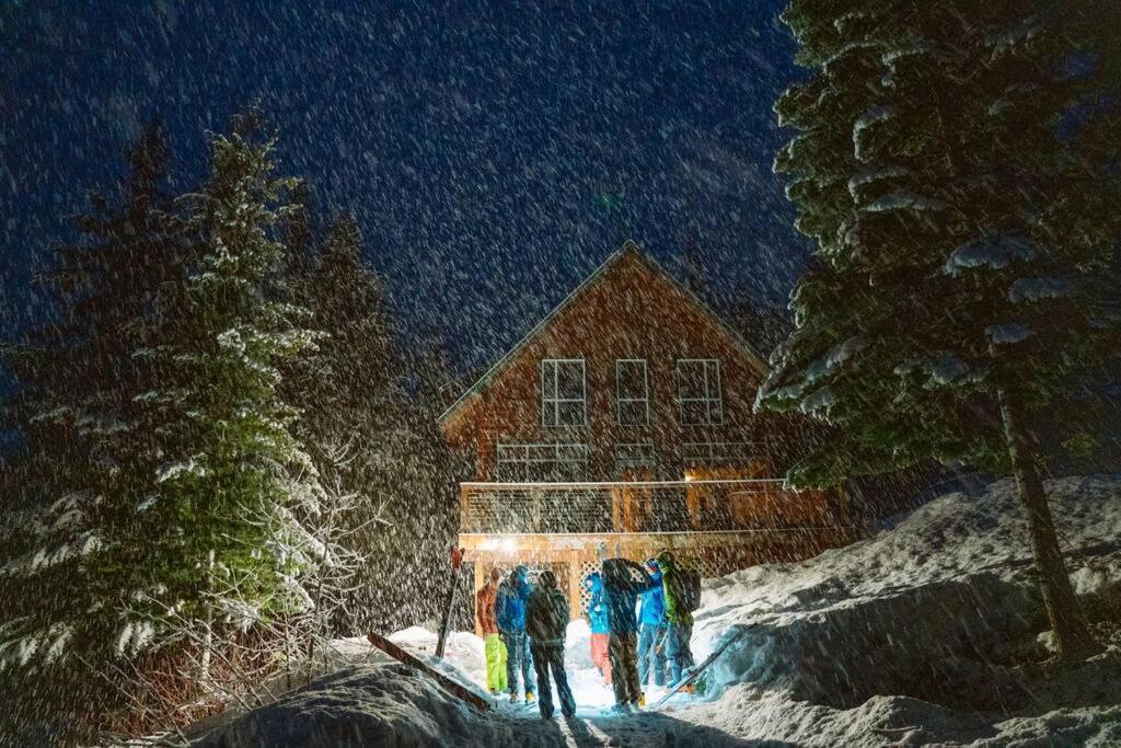 Hot Tub Cool Views: Roaring Creek Cabin ليفينورث المظهر الخارجي الصورة