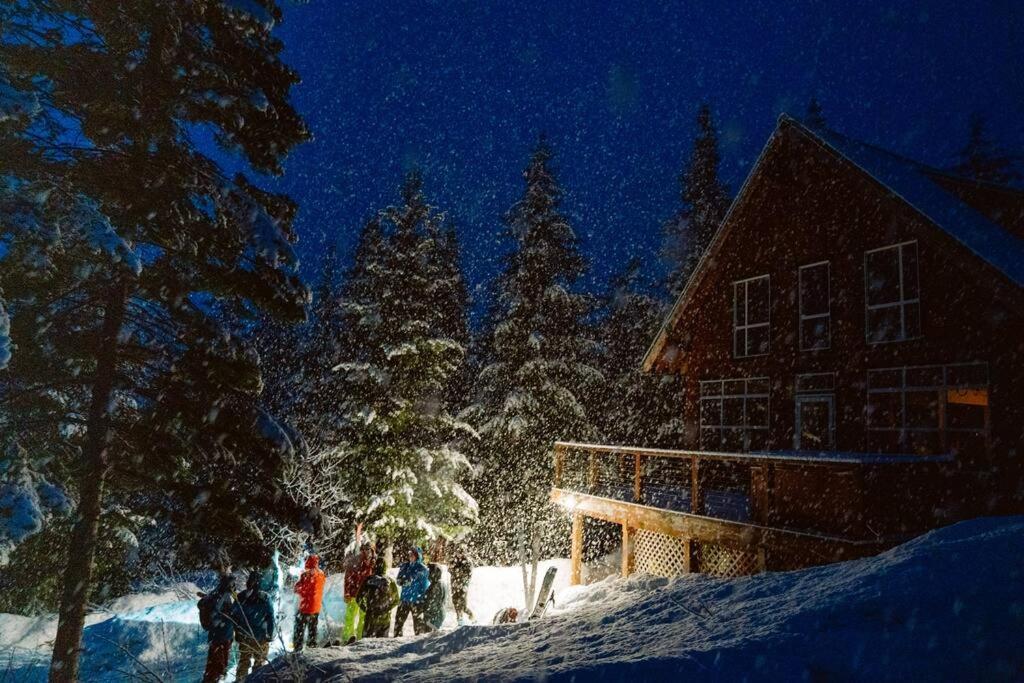 Hot Tub Cool Views: Roaring Creek Cabin ليفينورث المظهر الخارجي الصورة